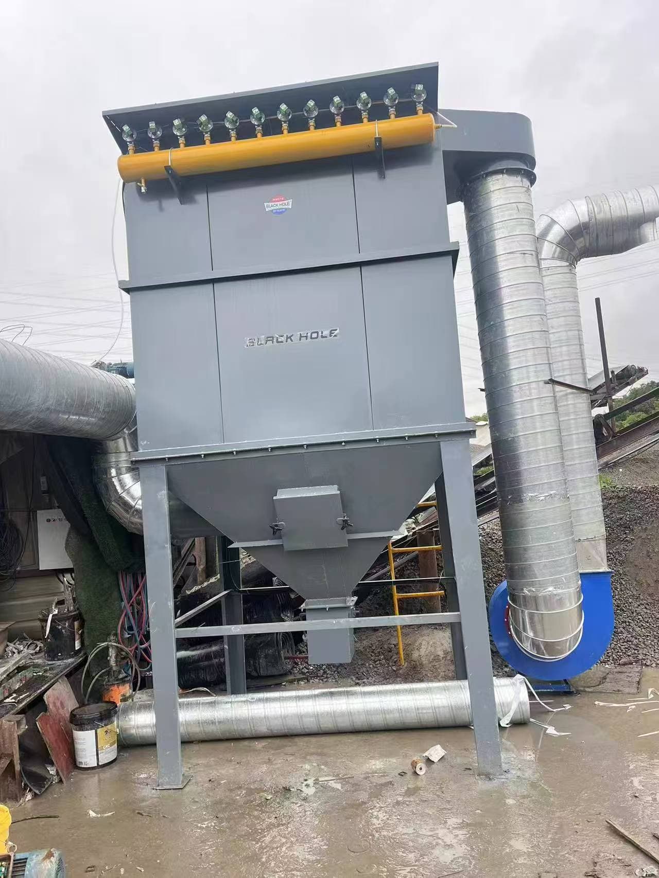 Baghouse dust collector for cement and building materials production