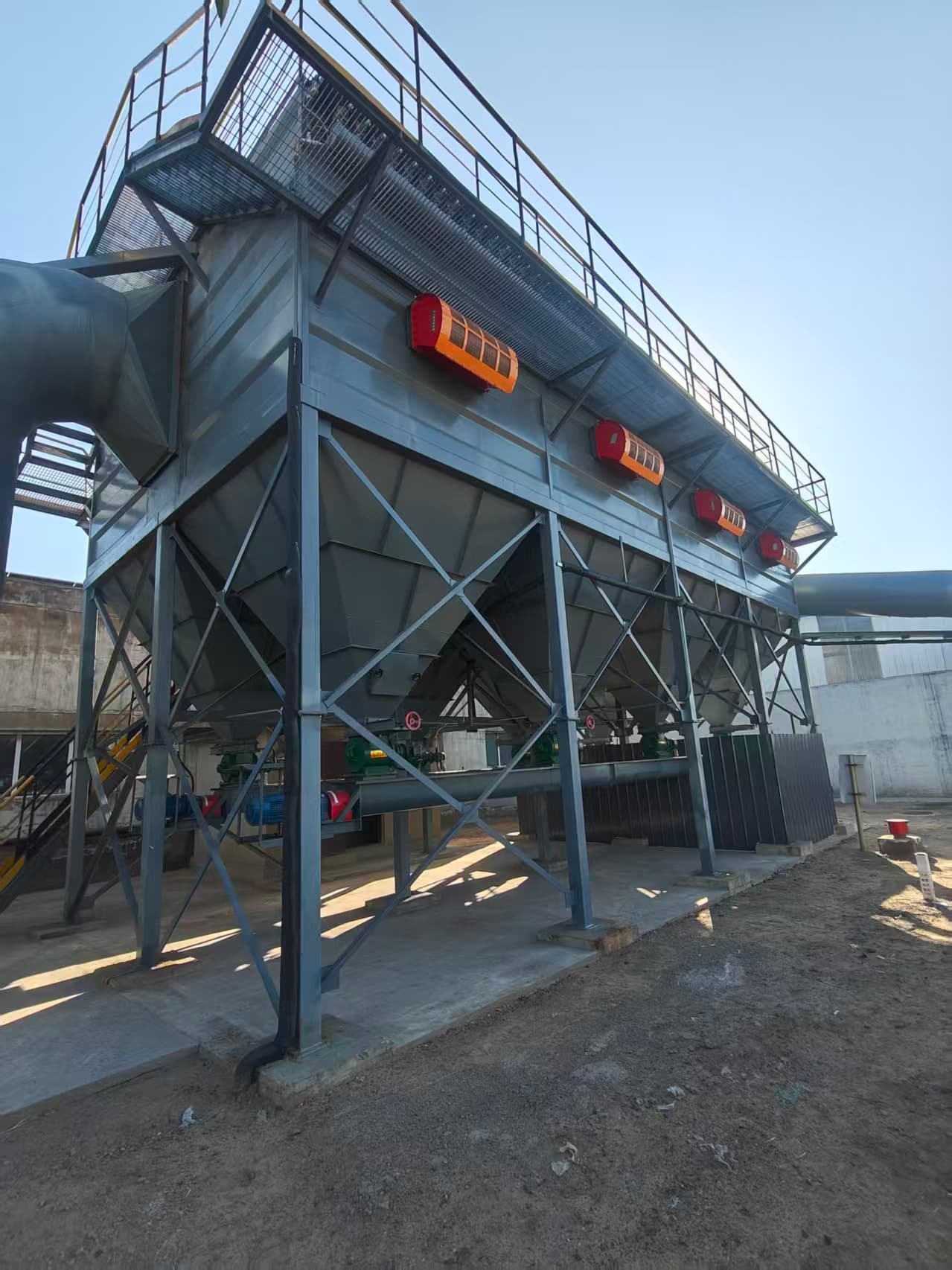 Baghouse dust collector for chemical, battery and powder processing