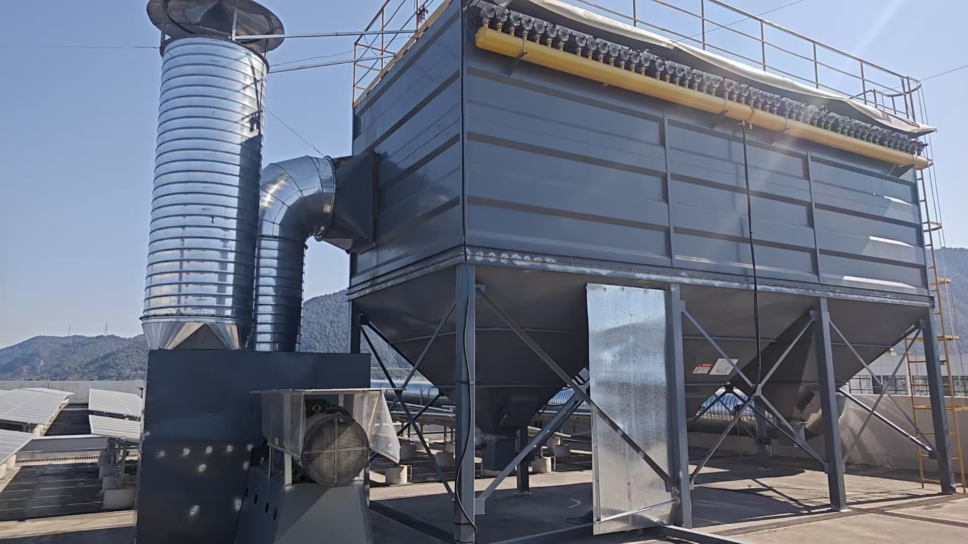 Baghouse dust collector for metal fabrication and welding fume control